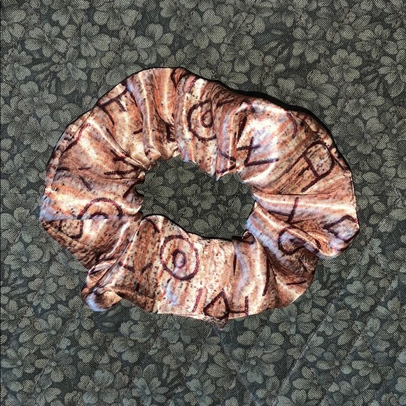 𝑷𝒖𝒕 𝒂 𝑩𝒓𝒂𝒏𝒅 𝒐𝒏 𝑰𝒕 𝑺𝒄𝒓𝒖𝒏𝒄𝒉𝒊𝒆 - Picture 2 of 3